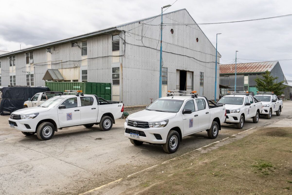 CAMIONETAS DPE CAMIONETAS DPE